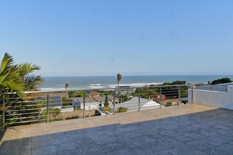4 Bedroom Property for Sale in Winterstrand Eastern Cape